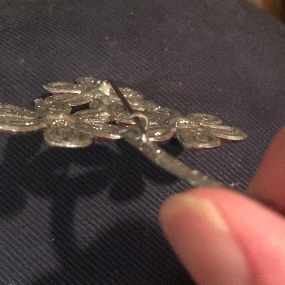3 Daisy Pin Brooch - Picture 12 of 15